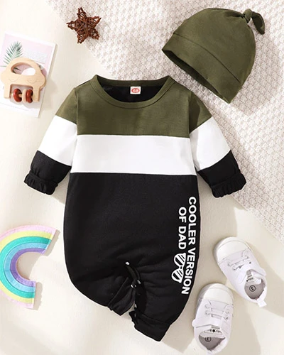 جمبسوت ألوان متجانسة بطباعة شعار مع القبعة للاولاد الاطفال